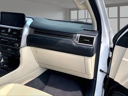 Used 2023 Lexus GX 460 Premium w/ Accessory Package AWD/4WD image 17