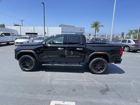 New 2026 GMC Canyon Denali w/ LPO, Denali Black Edition AWD/4WD image 8
