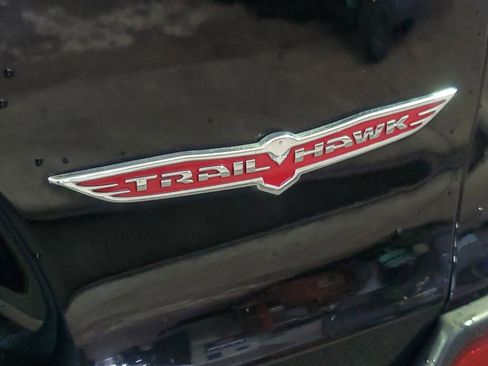 Used 2019 Jeep Cherokee Trailhawk w/ Comfort/Convenience Group image 11