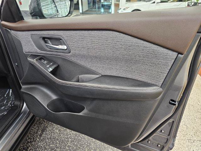 Used 2021 Nissan Rogue SV AWD/4WD image 31