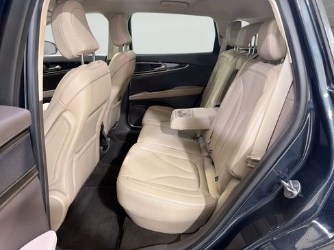 Used 2023 Lincoln Nautilus FWD w/ Premium Package image 24