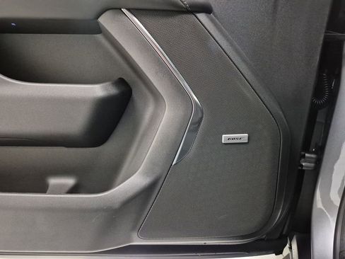 New 2026 Chevrolet Suburban LT image 25