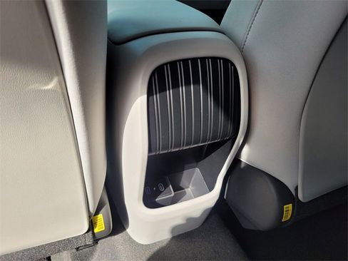 New 2026 Hyundai Kona SE image 9