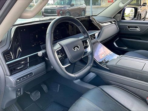 Certified 2025 INFINITI QX80 Sensory image 18