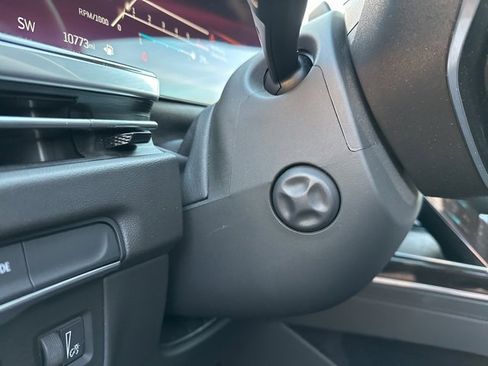 Used 2025 Cadillac Escalade Premium Luxury image 38