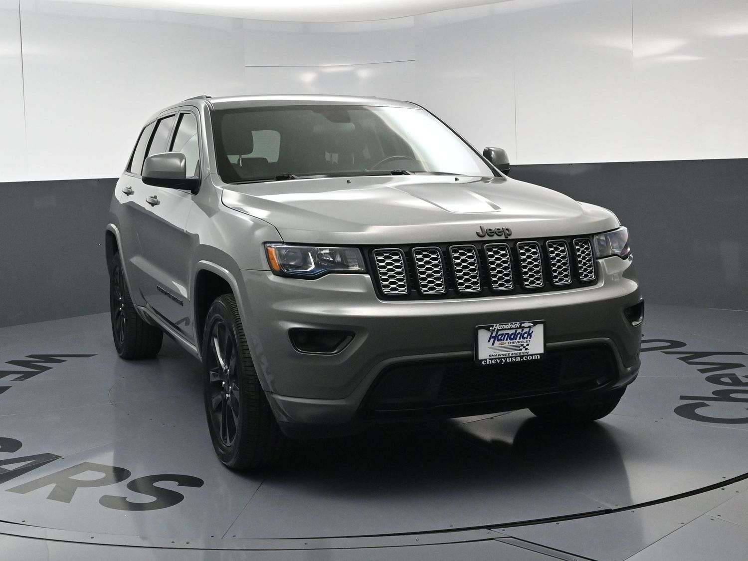 Used 2021 Jeep Grand Cherokee Laredo X AWD/4WD image 3