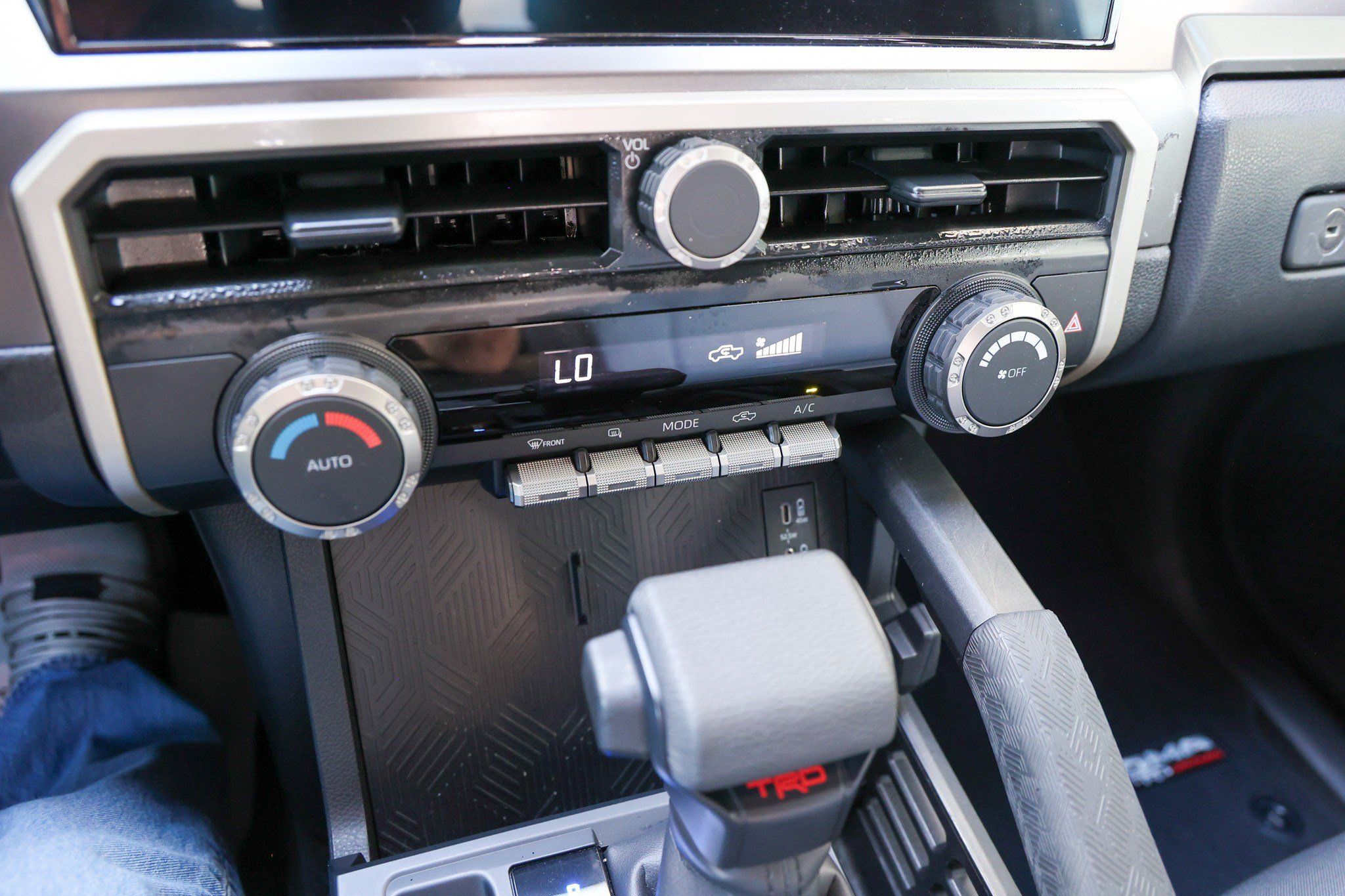 Certified 2025 Toyota Tacoma TRD Off-Road AWD/4WD image 26