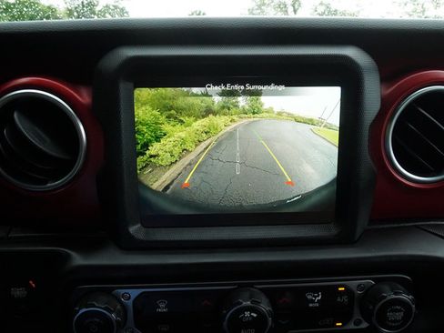 Used 2023 Jeep Wrangler Unlimited Rubicon AWD/4WD image 17