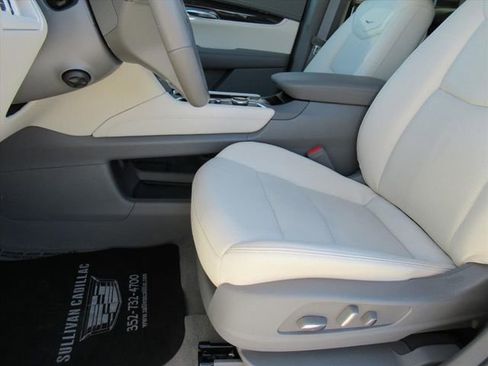 Used 2023 Cadillac XT6 Premium Luxury image 16