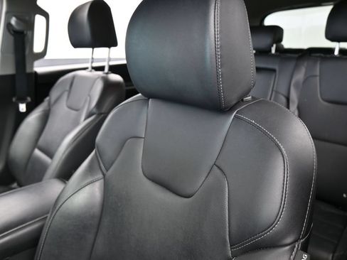 Used 2022 Kia Telluride LX FWD image 16