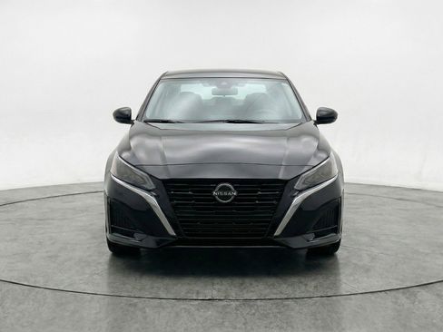 Used 2025 Nissan Altima 2.5 SV image 2