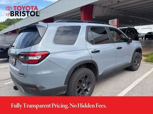 Used 2025 Honda Pilot TrailSport image 11