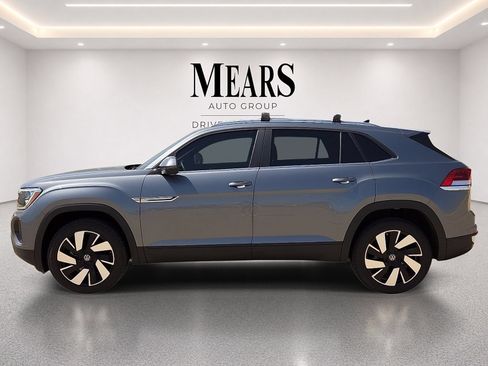 Used 2024 Volkswagen Atlas Cross Sport SE FWD image 2