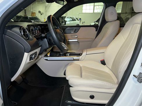 Certified 2025 Mercedes-Benz GLB 250 4MATIC image 23