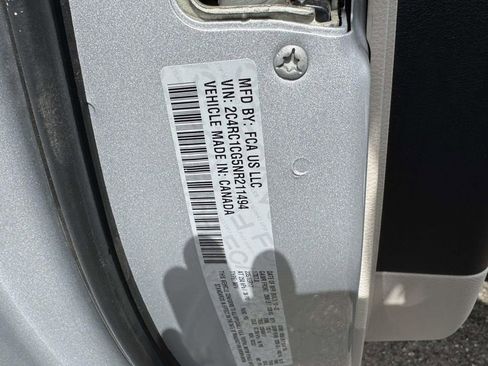 Used 2022 Chrysler Voyager LX image 26