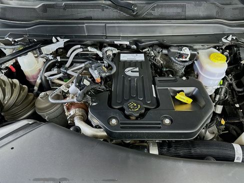 Used 2025 RAM 2500 Big Horn AWD/4WD image 32