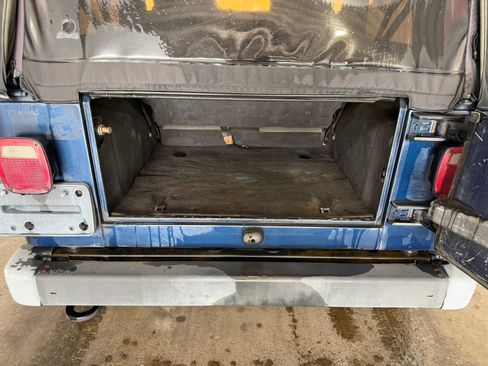 Used 2005 Jeep Wrangler Unlimited AWD/4WD image 12