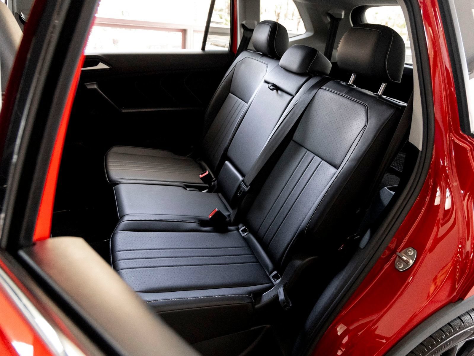 Used 2023 Volkswagen Tiguan SE FWD image 19