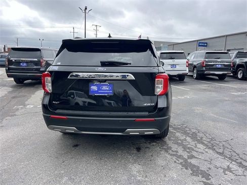 Used 2022 Ford Explorer XLT w/ Equipment Group 202A image 4