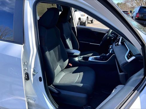 Used 2023 Toyota RAV4 LE AWD/4WD image 8