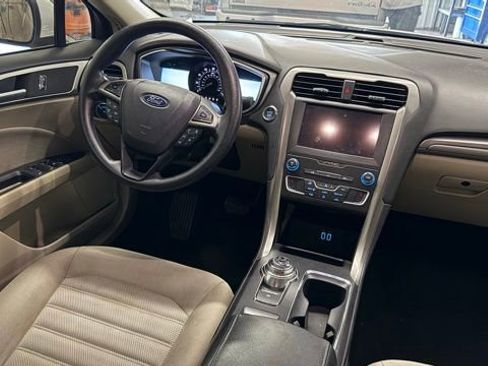 Used 2019 Ford Fusion SE FWD image 27