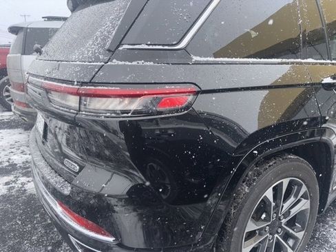 Used 2023 Jeep Grand Cherokee Overland image 4