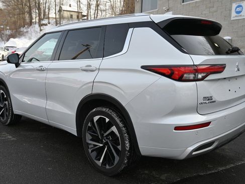 Used 2024 Mitsubishi Outlander SEL image 4