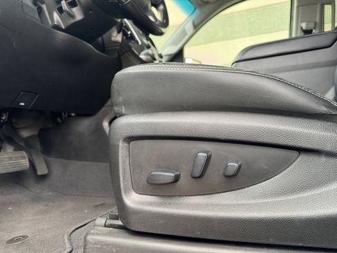 Used 2019 Chevrolet Suburban LT image 21