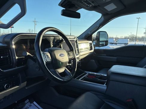 Used 2024 Ford F250 Lariat w/ Black Appearance Package AWD/4WD image 10