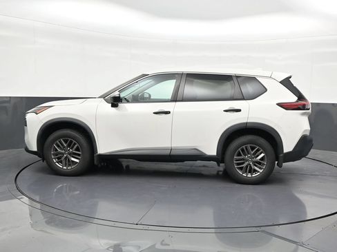 Used 2021 Nissan Rogue S FWD image 2