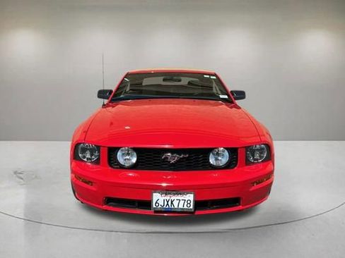 Used 2009 Ford Mustang GT Premium RWD image 2