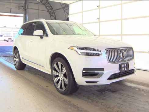 Used 2024 Volvo XC90 T8 Ultimate w/ Lounge Package image 2