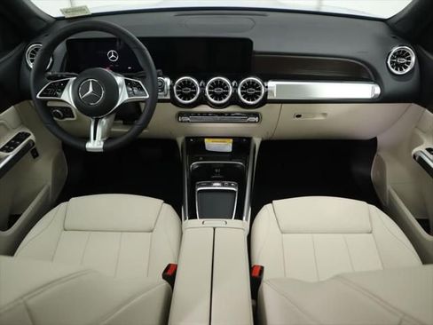 New 2026 Mercedes-Benz GLB 250 image 14