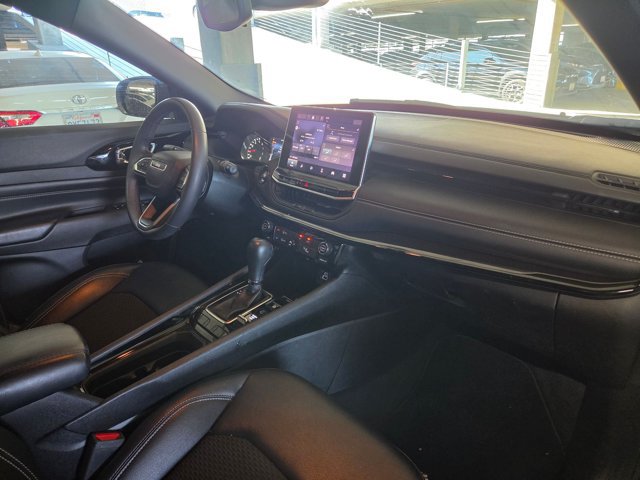 Used 2023 Jeep Compass Latitude AWD/4WD image 17