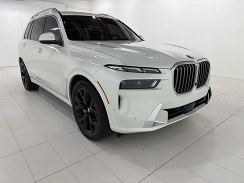 Used 2025 BMW X7 xDrive40i w/ Premium Package AWD/4WD image 7