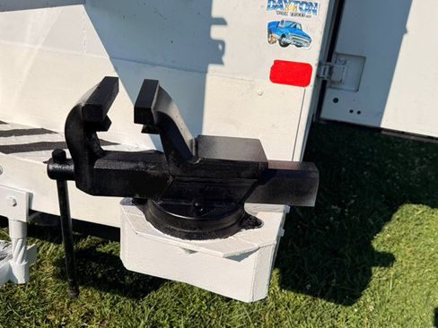 Used 2015 Ford F550 2WD Regular Cab Super Duty image 36