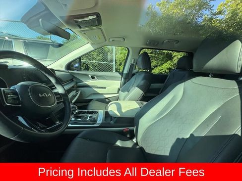 Used 2024 Kia Carnival LX FWD image 9