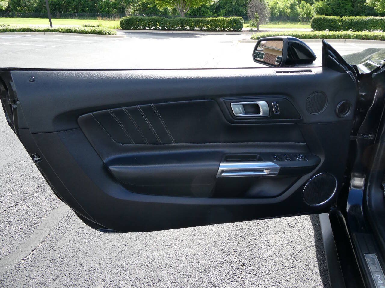 Used 2019 Ford Mustang Premium RWD image 31