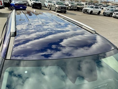 Used 2025 Kia Carnival EX image 12