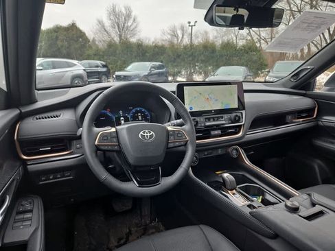 Used 2024 Toyota Grand Highlander AWD Hybrid image 12