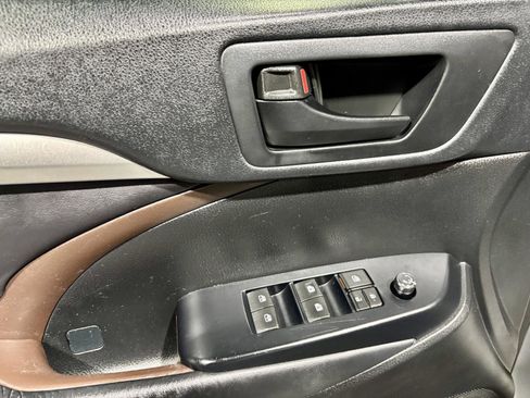 Used 2015 Toyota Highlander Plus image 21