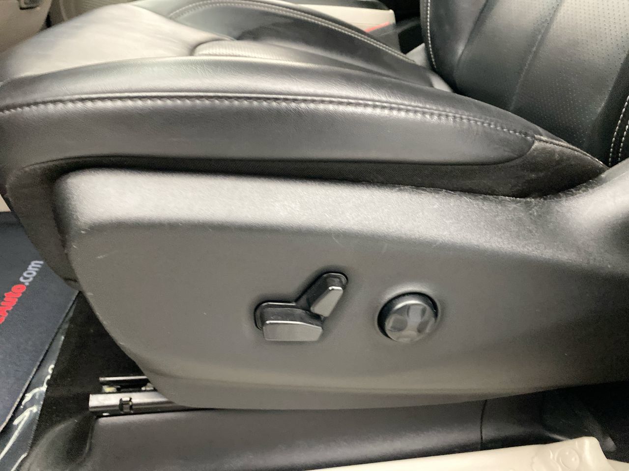 Used 2023 Chrysler Pacifica Touring-L FWD image 13
