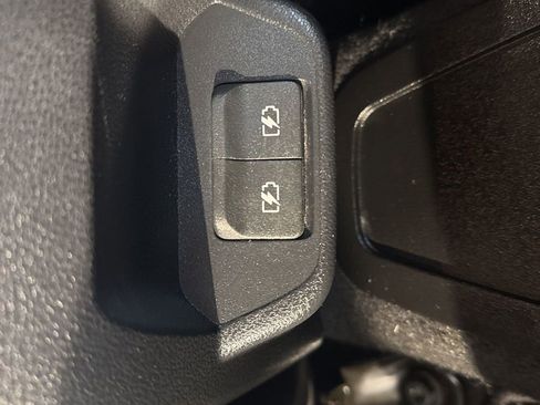 Used 2022 Nissan Leaf S image 15