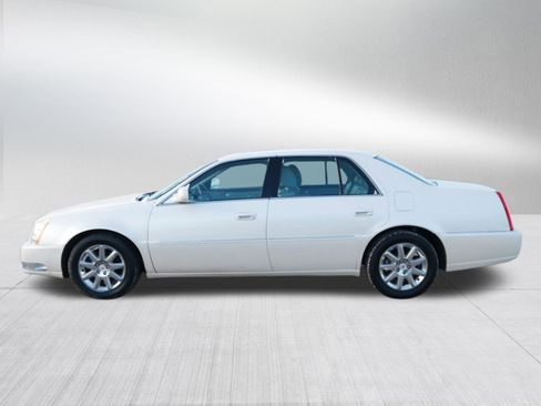 Used 2011 Cadillac DTS Premium image 4