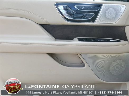 Used 2019 Lincoln Navigator Reserve image 12