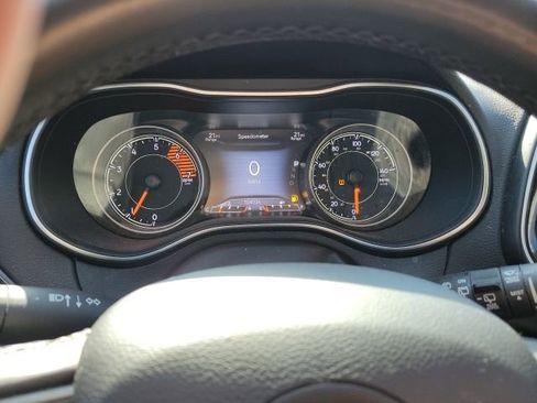 Used 2019 Jeep Cherokee Limited image 9