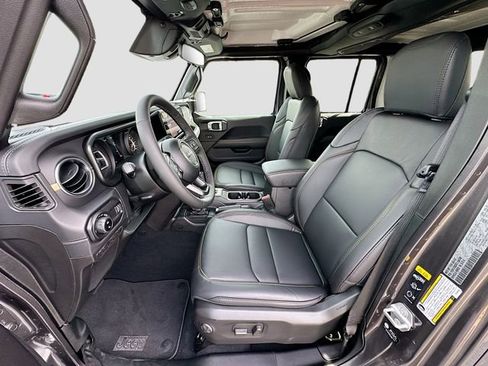 New 2026 Jeep Gladiator Sport image 14