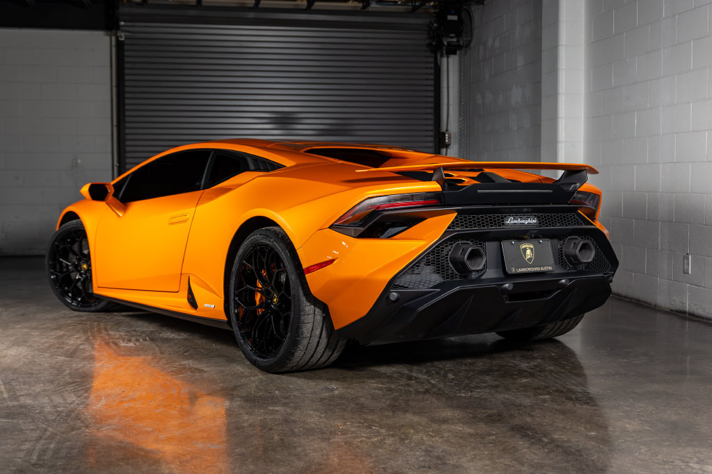 Used 2023 Lamborghini Huracan Tecnica RWD image 5