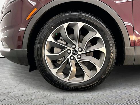 Used 2022 Lincoln Nautilus Reserve image 9