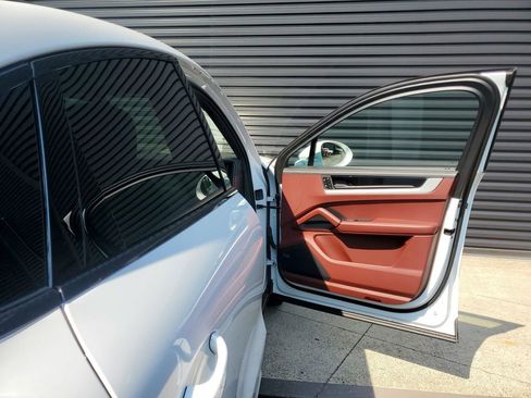 Certified 2025 Porsche Cayenne Coupe image 20